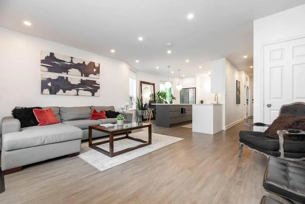 Grand 3 Bedroom Toronto Victorian Entire Home Holiday home