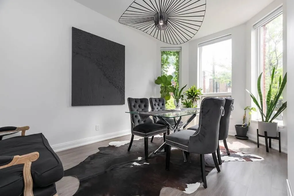 Grand 3 Bedroom Toronto Victorian Entire Home