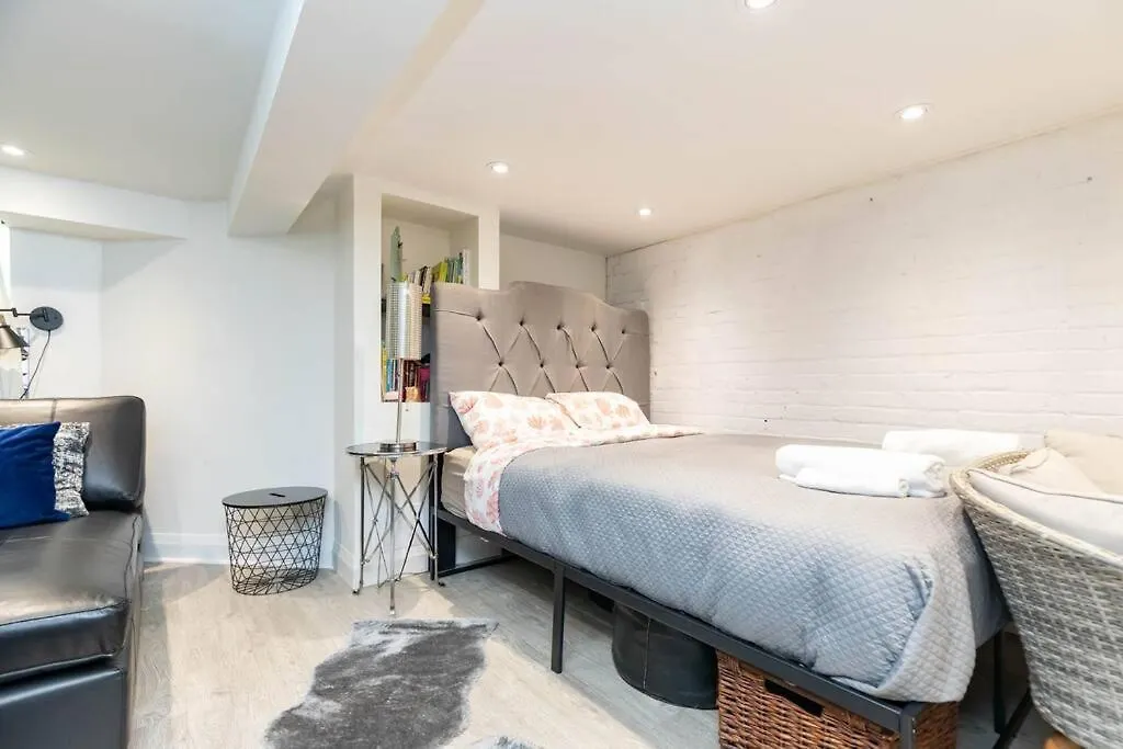 Grand 3 Bedroom Toronto Victorian Entire Home Kanada