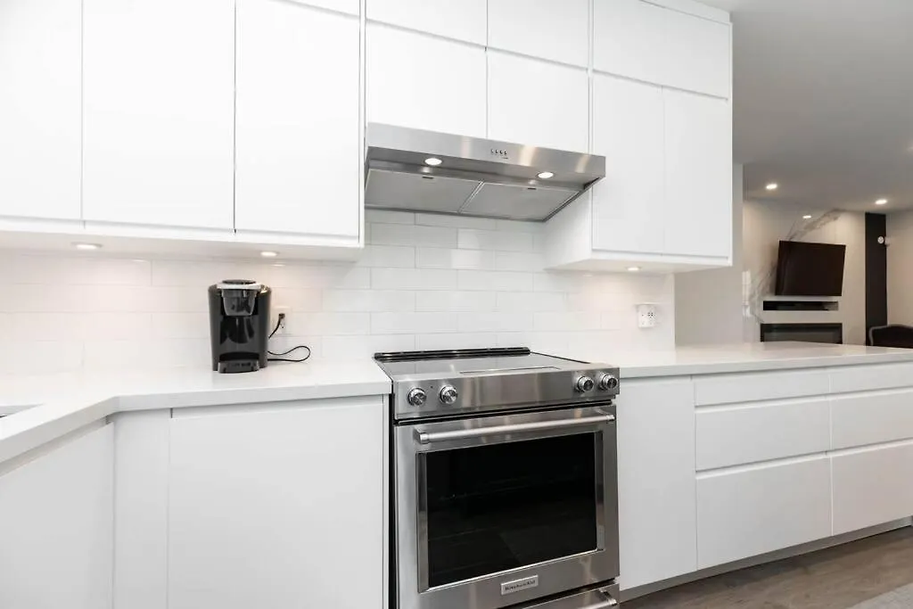 Grand 3 Bedroom Toronto Victorian Entire Home 0*,