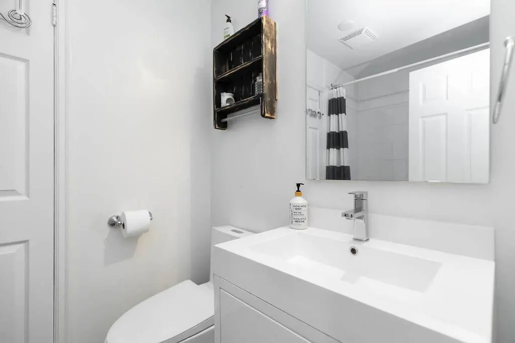 Grand 3 Bedroom Toronto Victorian Entire Home Holiday home