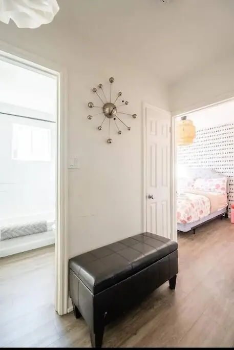 Grand 3 Bedroom Toronto Victorian Entire Home Holiday home
