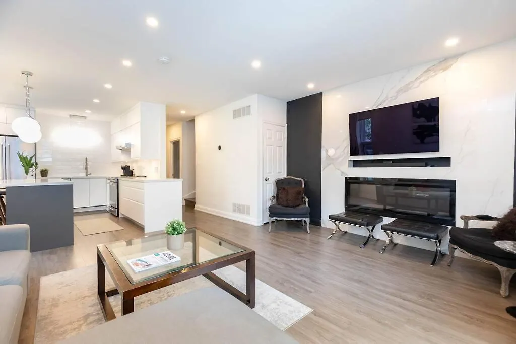 Grand 3 Bedroom Toronto Victorian Entire Home