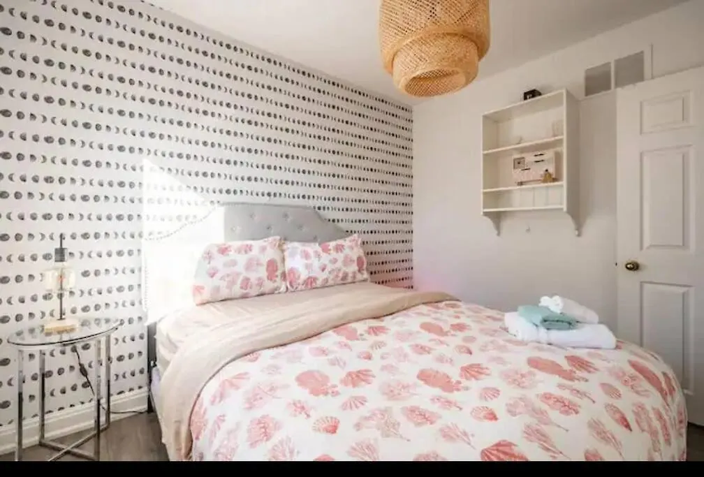 Grand 3 Bedroom Toronto Victorian Entire Home Holiday home