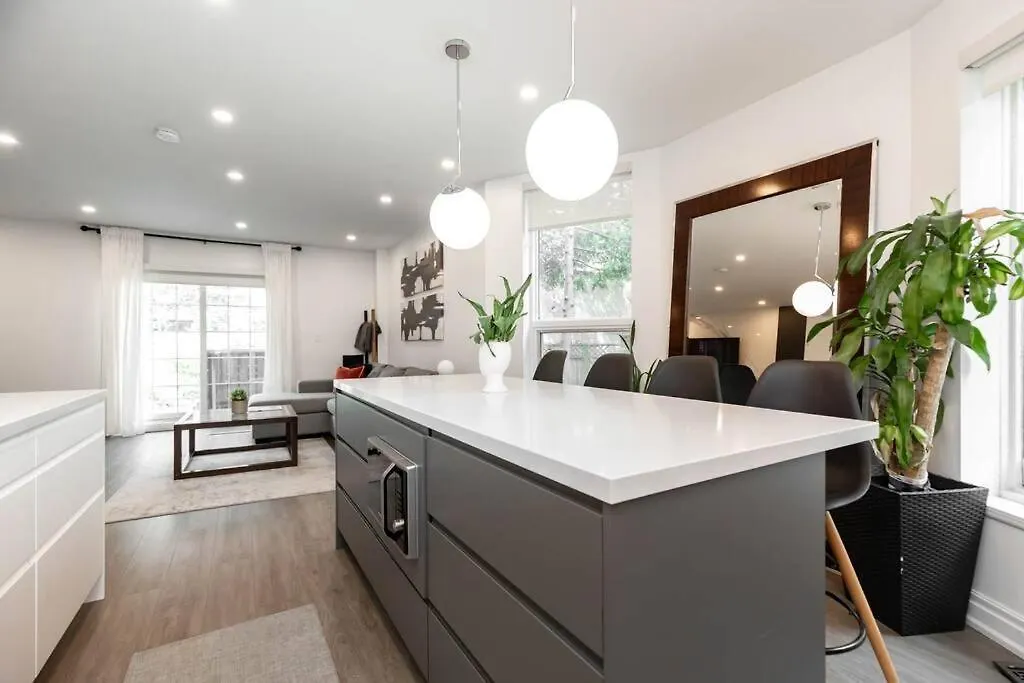 Grand 3 Bedroom Toronto Victorian Entire Home