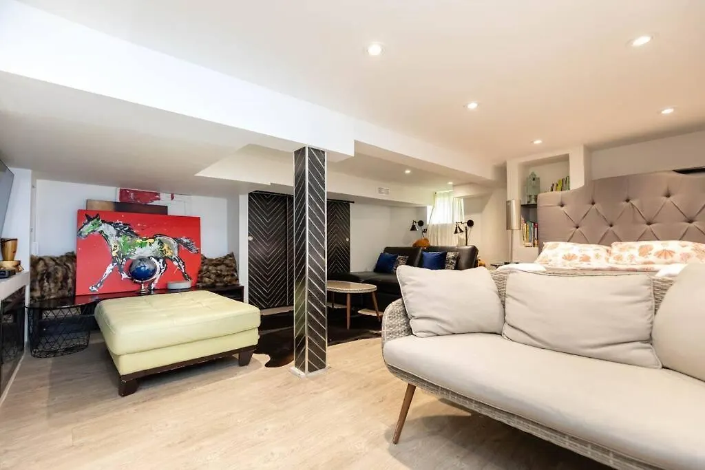 Grand 3 Bedroom Toronto Victorian Entire Home